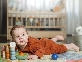 6 Aylık Bebek Gelişimi, 6 Aylık Bebek Neler Yapar