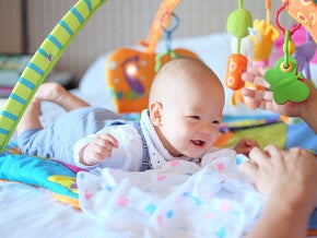 5 Aylık Bebek Gelişimi.5 Aylık Bebek Neler Yapar