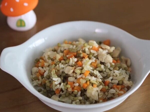 12 Aylık Bebekler için Sebzeli Tavuklu Pilav Tarifi